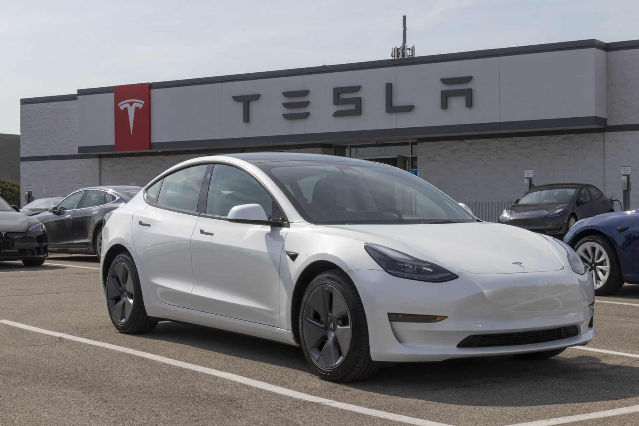 How Many Miles Does A Tesla Last