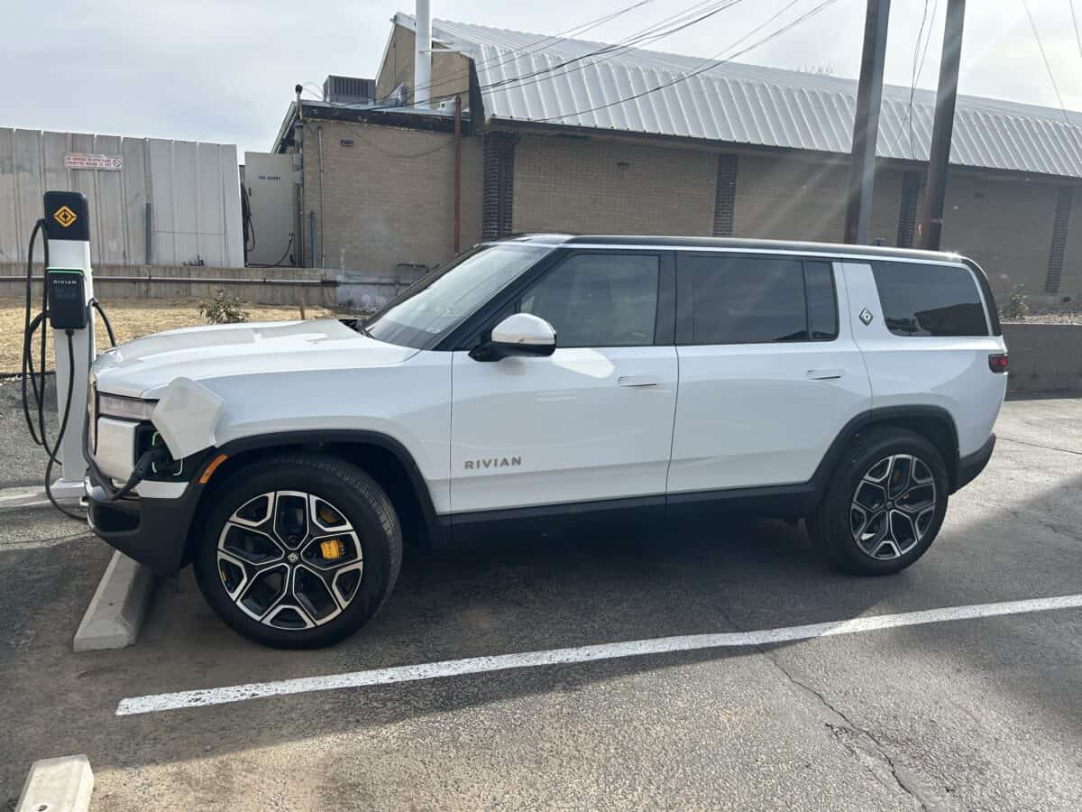 Rivian R1S Side Profile