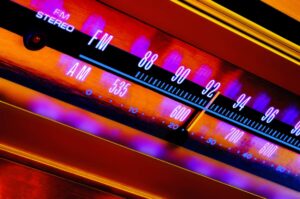 AM vs FM Radio Explained: What’s the Difference? - Greenlit Content