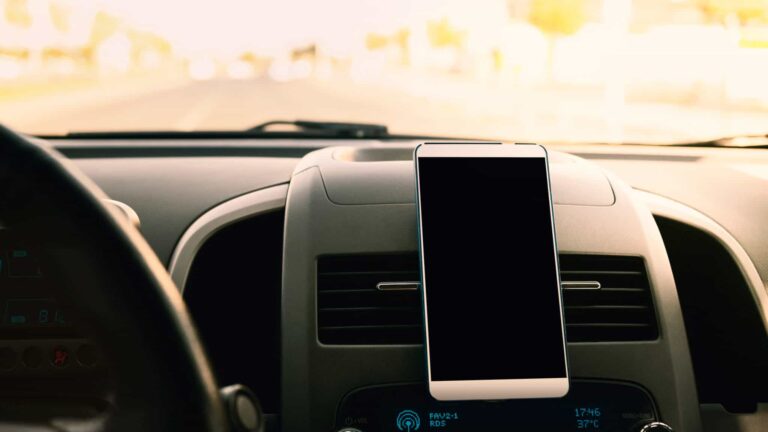 9 Reasons to Buy a Car Phone Mount Today (and Which Are Best)