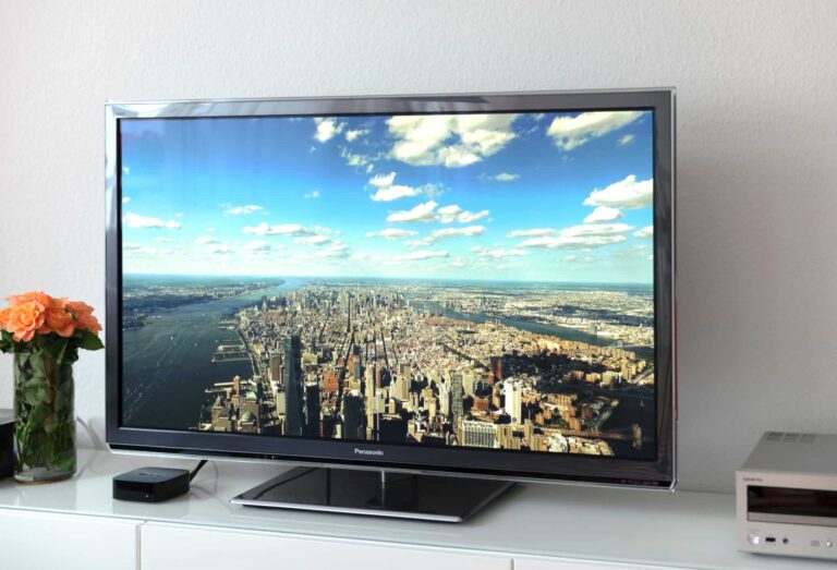 LCD vs. OLED: 6 Key Differences and Full Comparison Between Screen Technologies