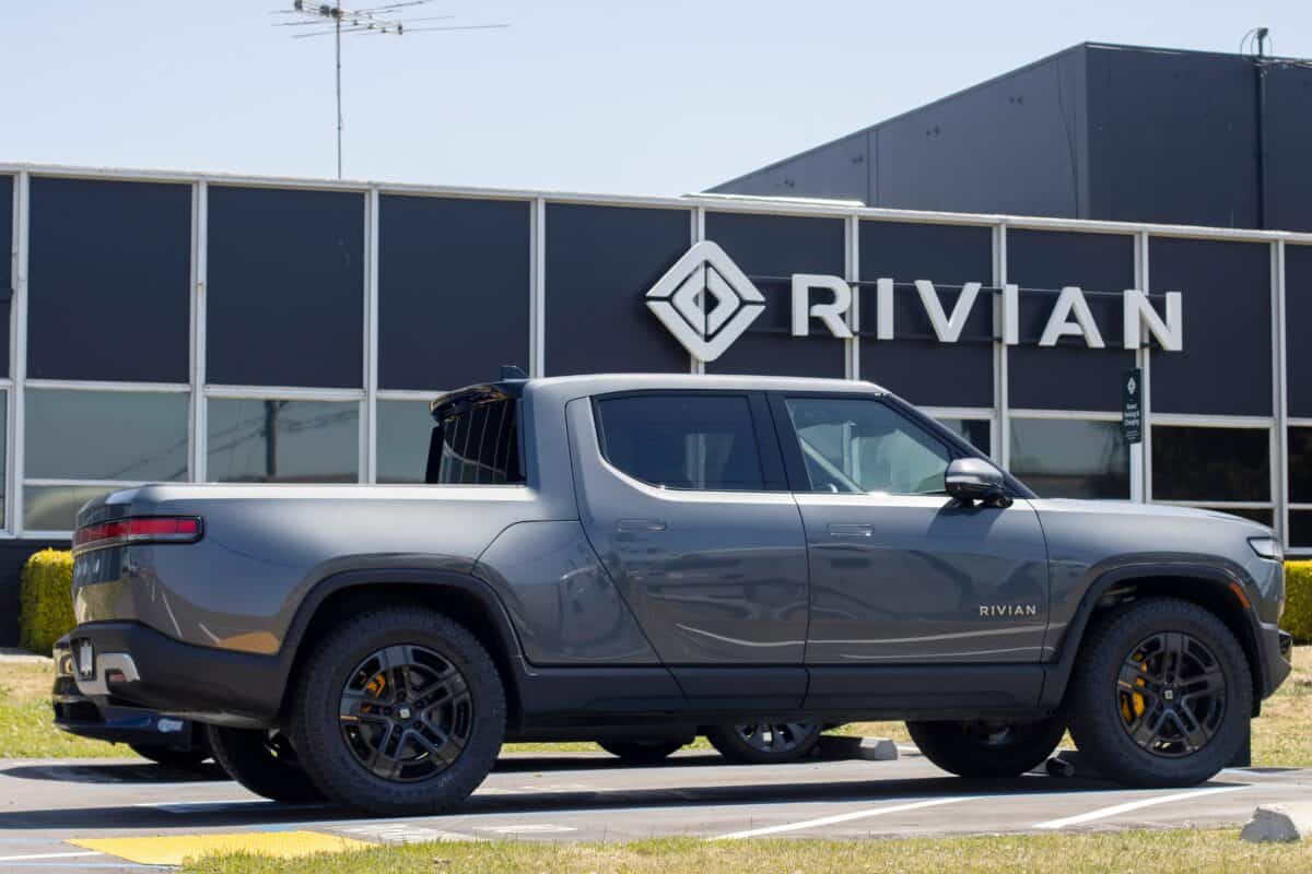 F-150 Lightning vs Rivian R1t