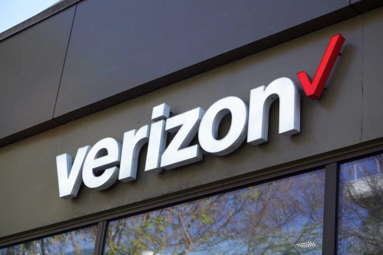 Verizon vs AT&T Coverage: Which is Better?