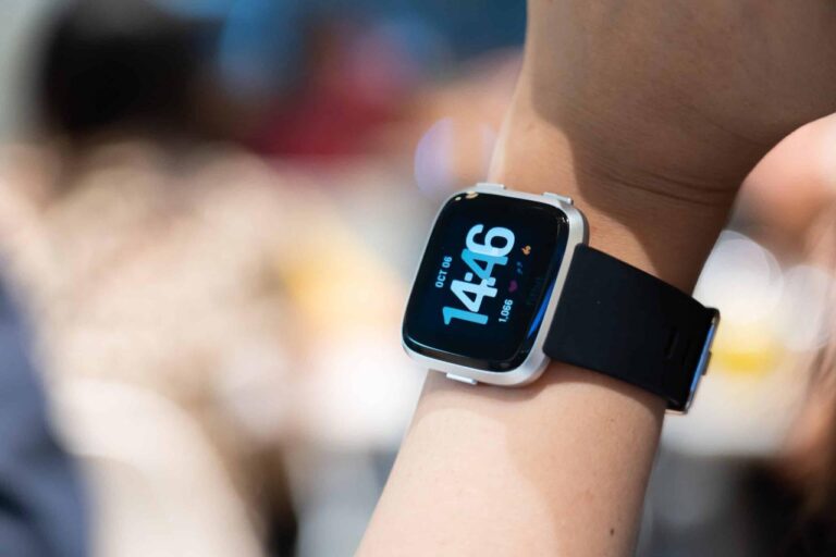 Fitbit Versa 4 vs Fitbit Versa 3