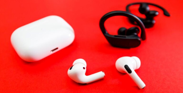 AirPods Pro vs Powerbeats Pro: 2 Key Differences and Full Comparison
