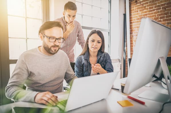 The Ultimate Guide to Reminder Advertising: Strategies & Examples for 2024