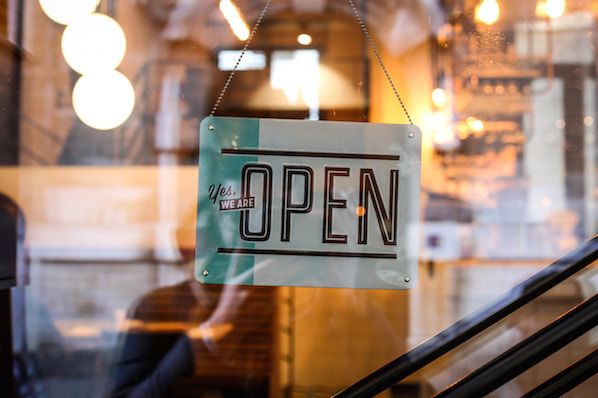 8 Retail Blogs Every Retailer Must Read to Thrive in 2024 and Beyond