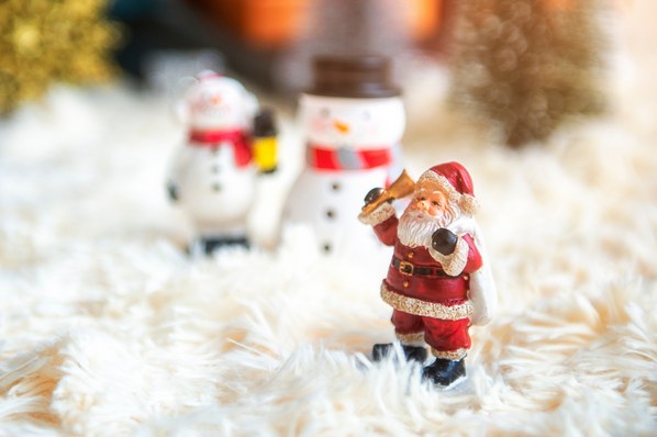 24 Iconic Santa Claus Advertisements from the Past Century