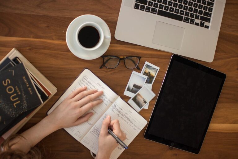 Unleashing the Power of ChatGPT: A Comprehensive Guide for Mastering AI-Assisted Writing in 2025