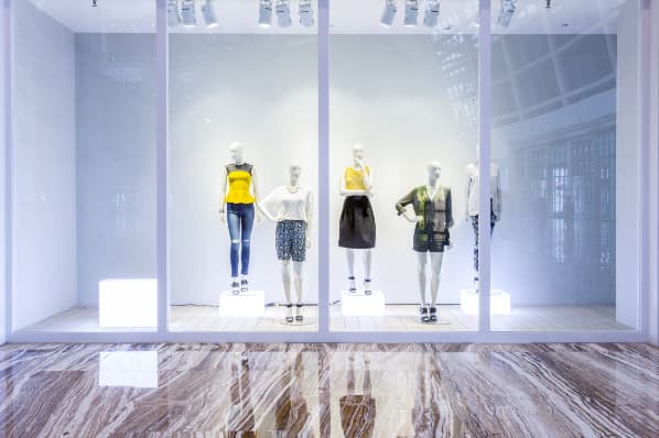 5 Pro Tips for Creating Window Displays That Sell [+ Examples]