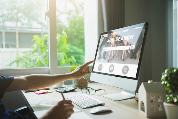 How to Write a Magnetic Job Ad That Attracts Your Ideal Hire