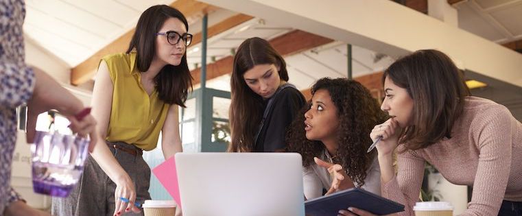 The Modern Woman&lsquo;s Guide to Business Casual in 2024