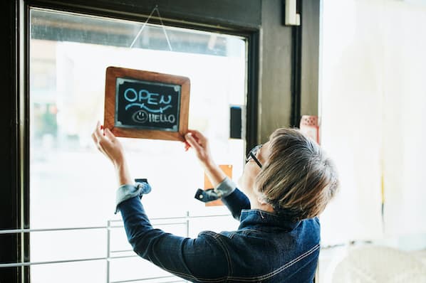 29 Essential Tools & Resources Every Entrepreneur Needs to Thrive in 2024