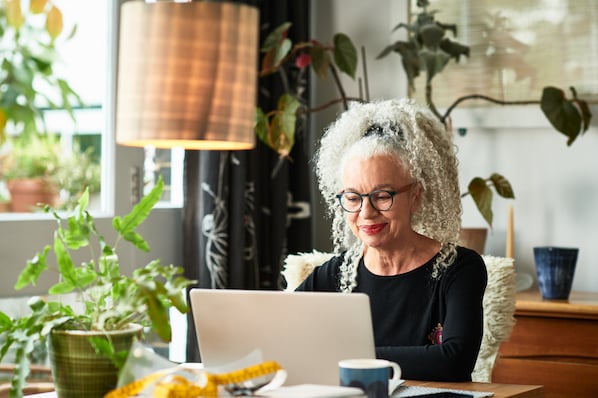 7 Proven Strategies to Land Your First Customer (& Keep Them Coming Back)