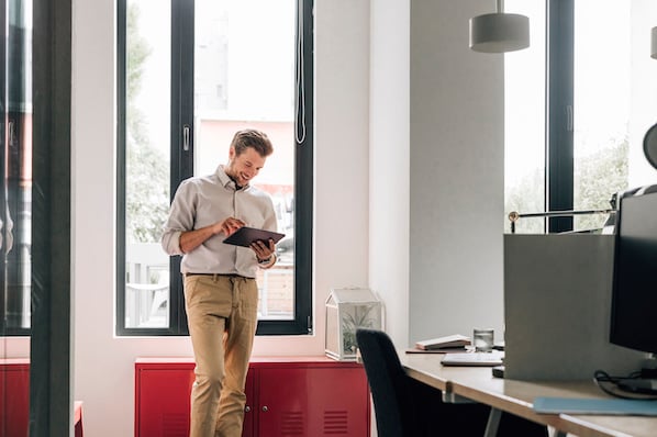 Your 2023 Guide to Launching a Lucrative Career in Tech Sales