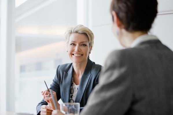 How to Write a Powerful Performance Review: The Ultimate Guide for Managers