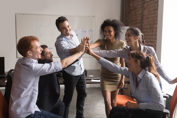 Why Every Sales Team Needs a Daily Huddle (and How to Run One Right)