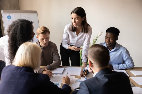 7 Essential Tips for Training Sales Managers, According to Experts