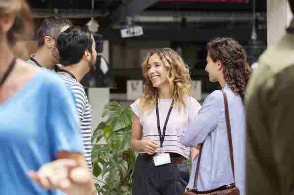 The Ultimate Guide to Sales Networking in 2023: Tips, Strategies and Real Examples