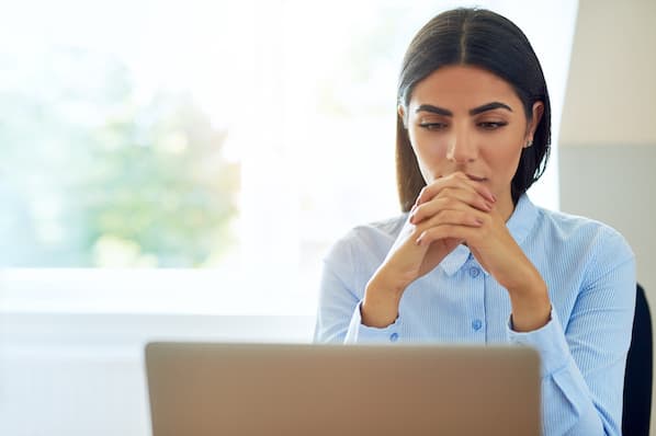 How to Find the Decision Maker (& 35 Insightful Qualifying Questions to Ask Them)