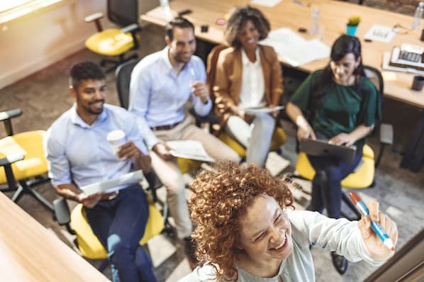 7 Proven Sales Training Techniques to Elevate Your Team&lsquo;s Performance in 2024