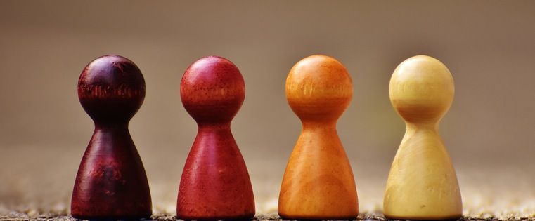 The Ultimate Guide to Team Selling: How to Win More Deals Together in 2024