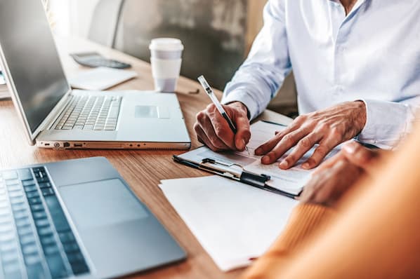 The Ultimate Guide to Boosting Sales Team Performance with Effectiveness Assessments