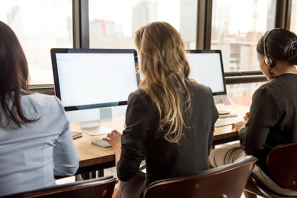 Deep Learning vs Machine Learning: AI Superpowers for Customer Service
