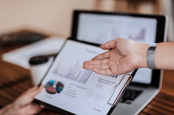 20 Critical Customer Service KPIs to Track in 2023 and Beyond