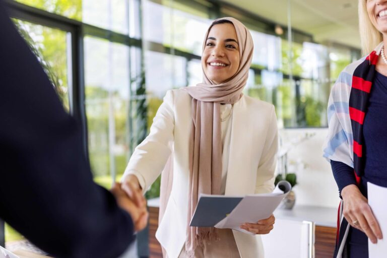 Customer Success vs Account Management: How the Roles Compare in 2024