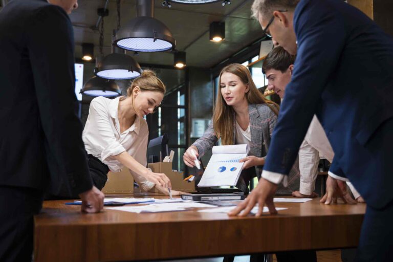 Customer Success vs Sales: How They Differ and Work Together to Drive Growth