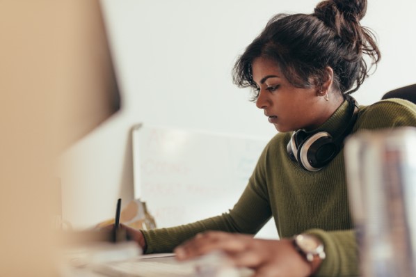 The Best 8 Enterprise Help Desk Solutions for 2024