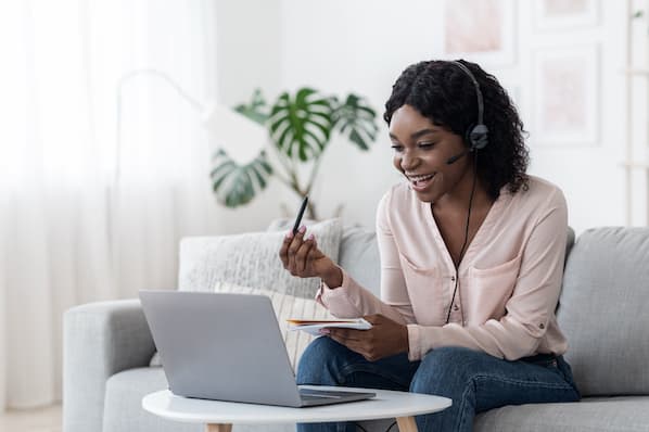 High Touch vs Low Touch: Choosing the Right Customer Service Model for Your Business