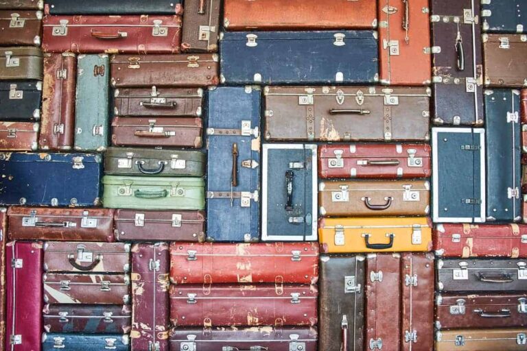 Antique Trunks: Identifying, Valuing And Buying – A Collector&lsquo;s Guide