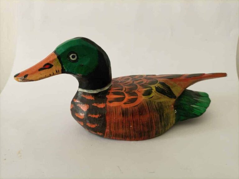 Antique Duck Decoy: A Collector&lsquo;s Guide To Identification And Evaluation