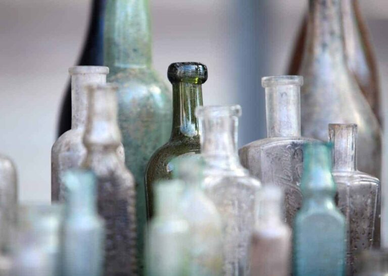 A Comprehensive Guide on the Most Valuable Antique Bottles: An Expert Collector&lsquo;s Perspective