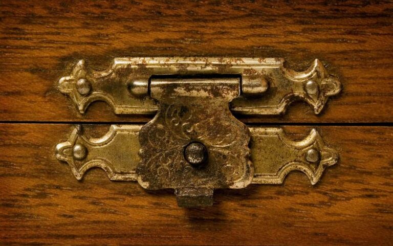 Antique Cedar Chests: The Beginners&lsquo; Guide To Value And Identify Old Pieces