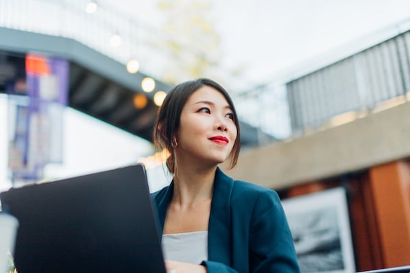 Webhooks vs APIs: The Ultimate Guide to Understanding How They Differ