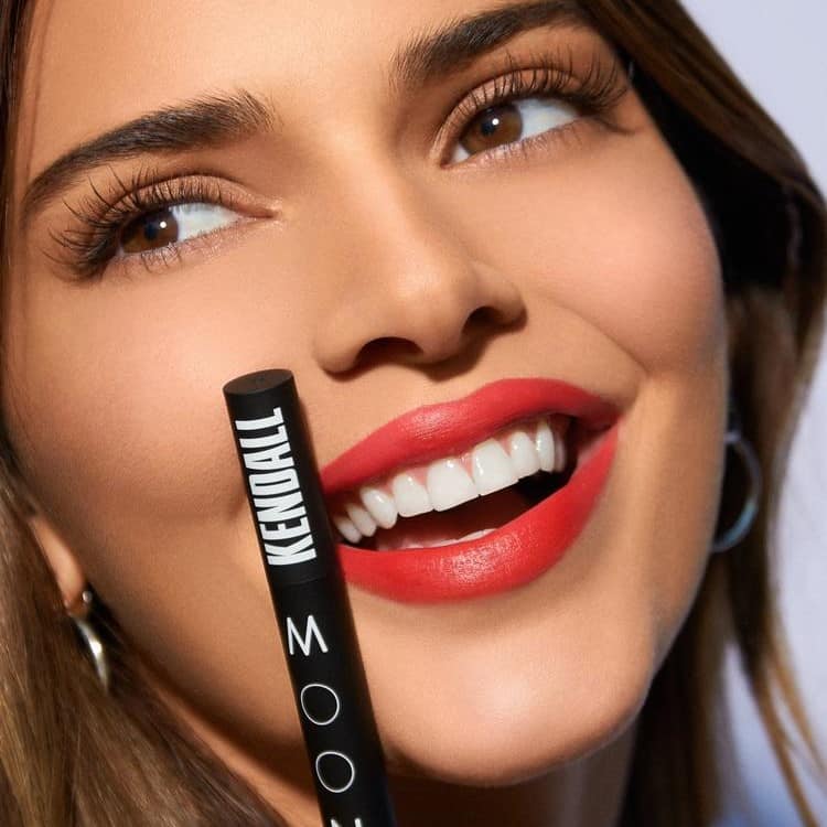 MOON Oral Care Toothpaste Review: Sparkling White Teeth, Kendall Jenner Approved