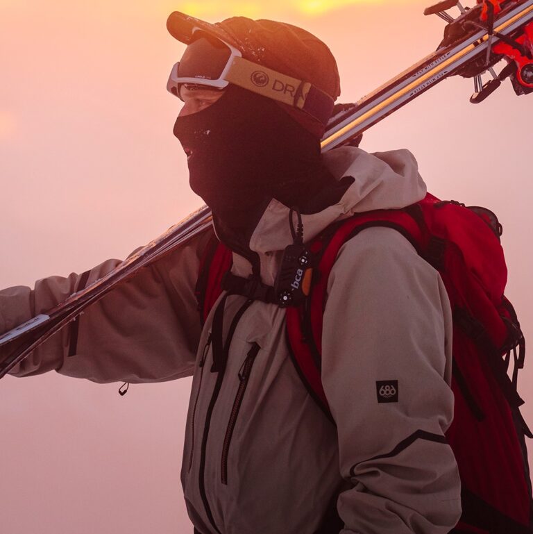 686 Clothing Review: Is It a Good Brand for Snow Gear?