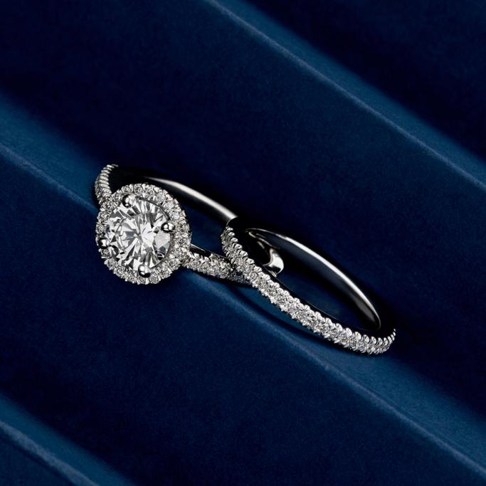 Blue Nile vs James Allen: Which Online Diamond Retailer Sparkles Brighter?