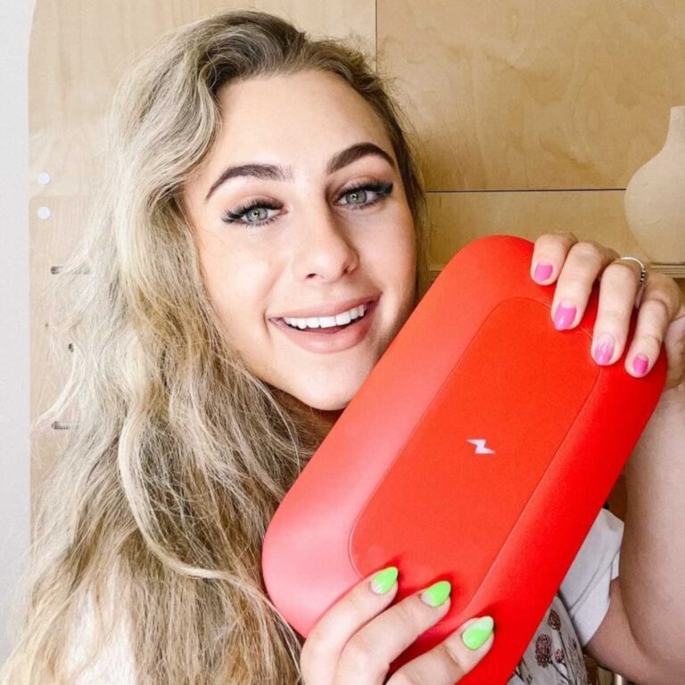 PhoneSoap Review: I Tried the Germ-Killing Phone Sanitizer and Here&lsquo;s What I Really Think