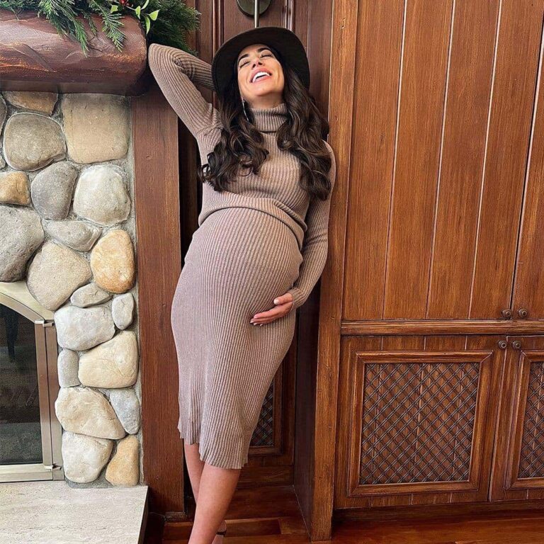 A Pea in the Pod Review: Stylish Maternity Wear for the Modern Mom-to-Be